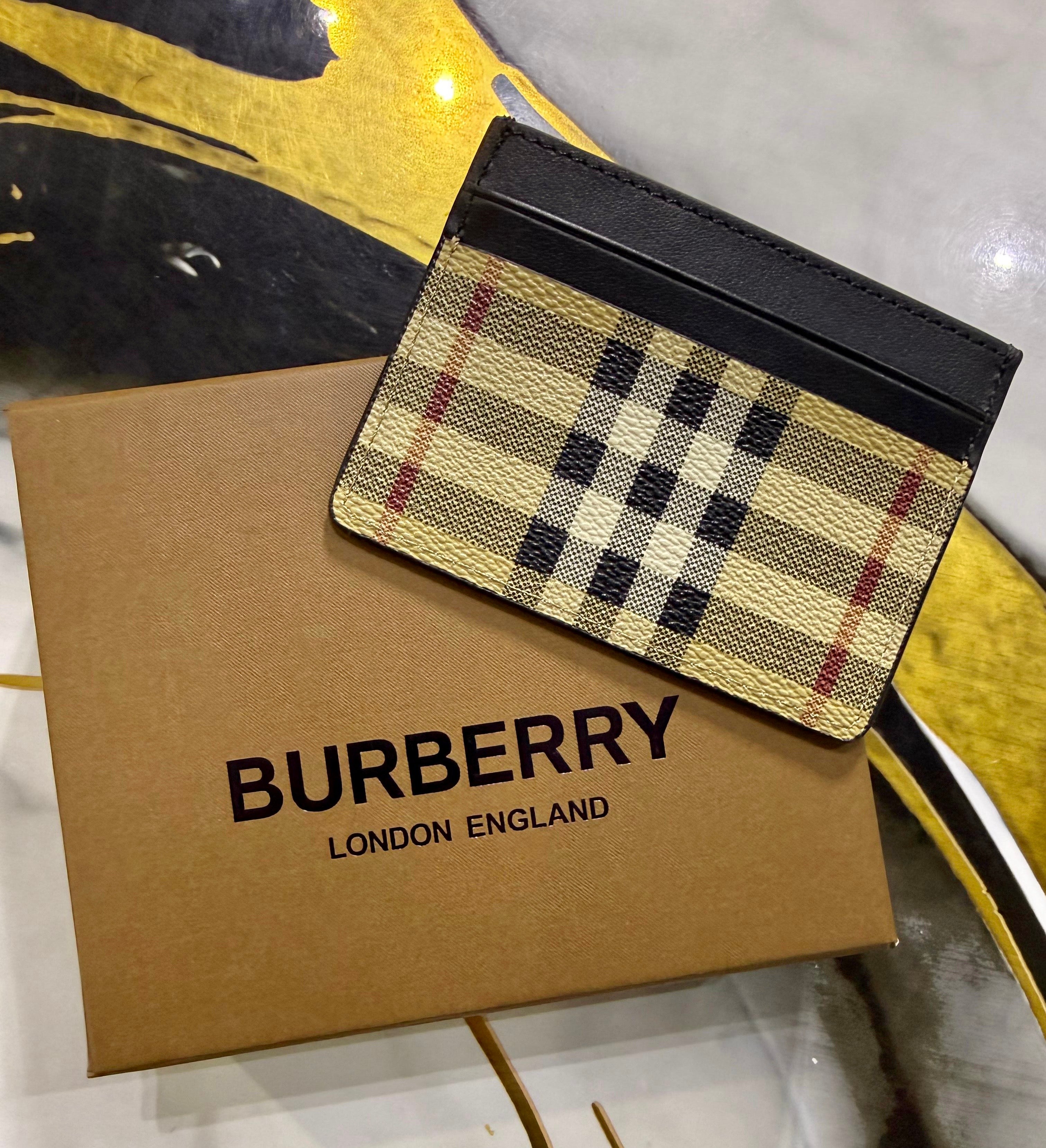 Tarjetero Burberry Clasico
