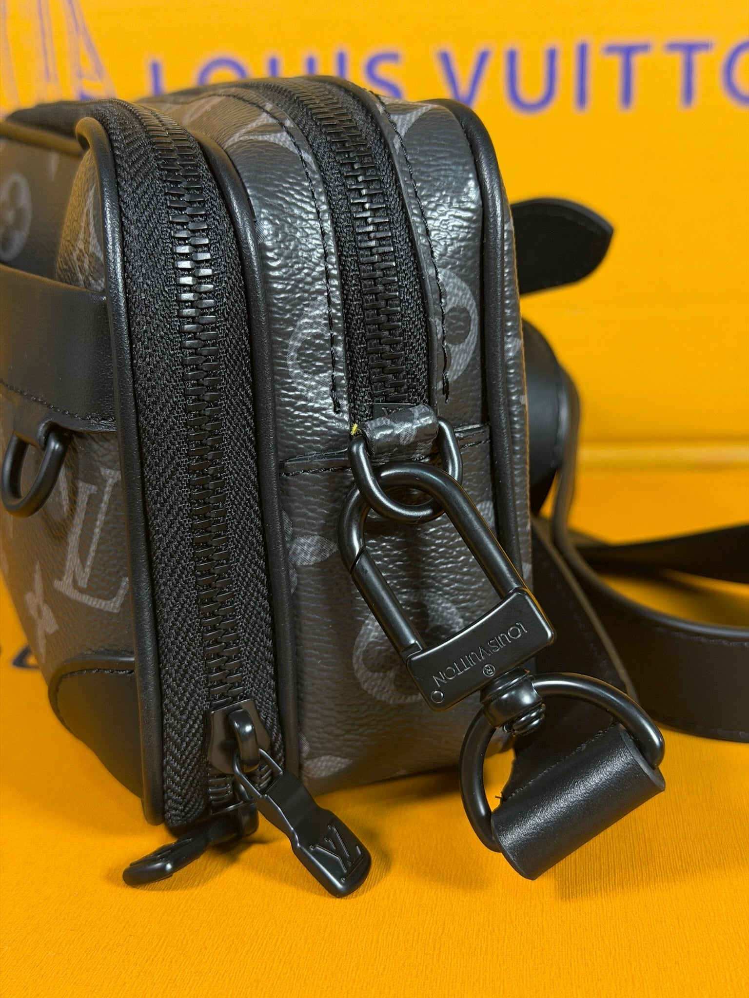 Louis Vuitton Gray/Black Bolsa Hombre