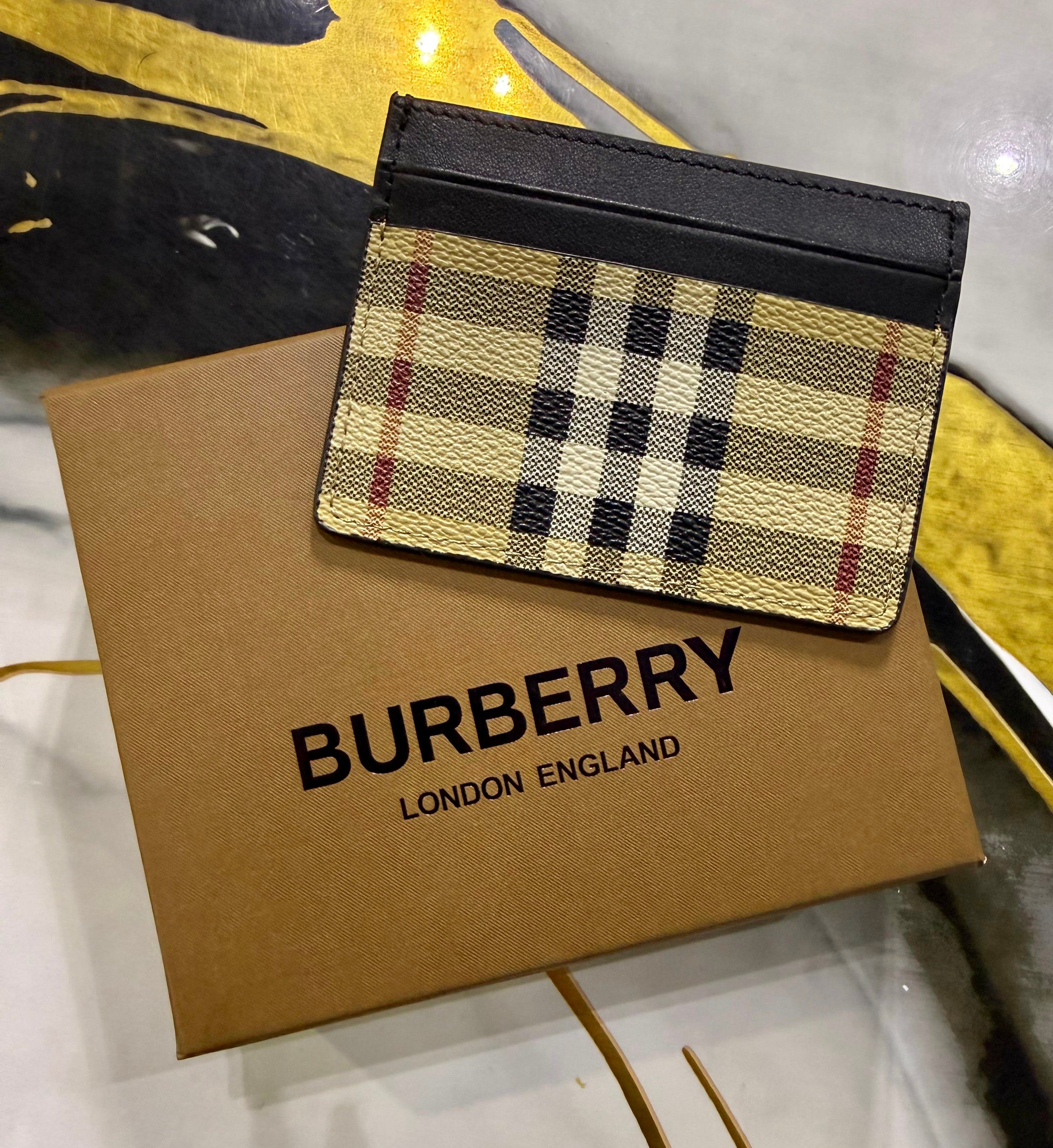 Tarjetero Burberry Clasico