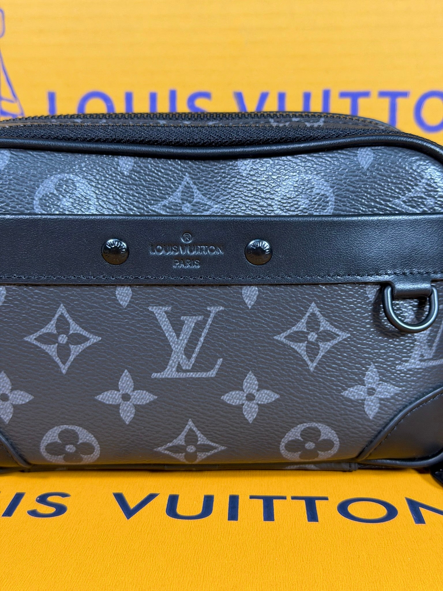 Louis Vuitton Gray/Black Bolsa Hombre