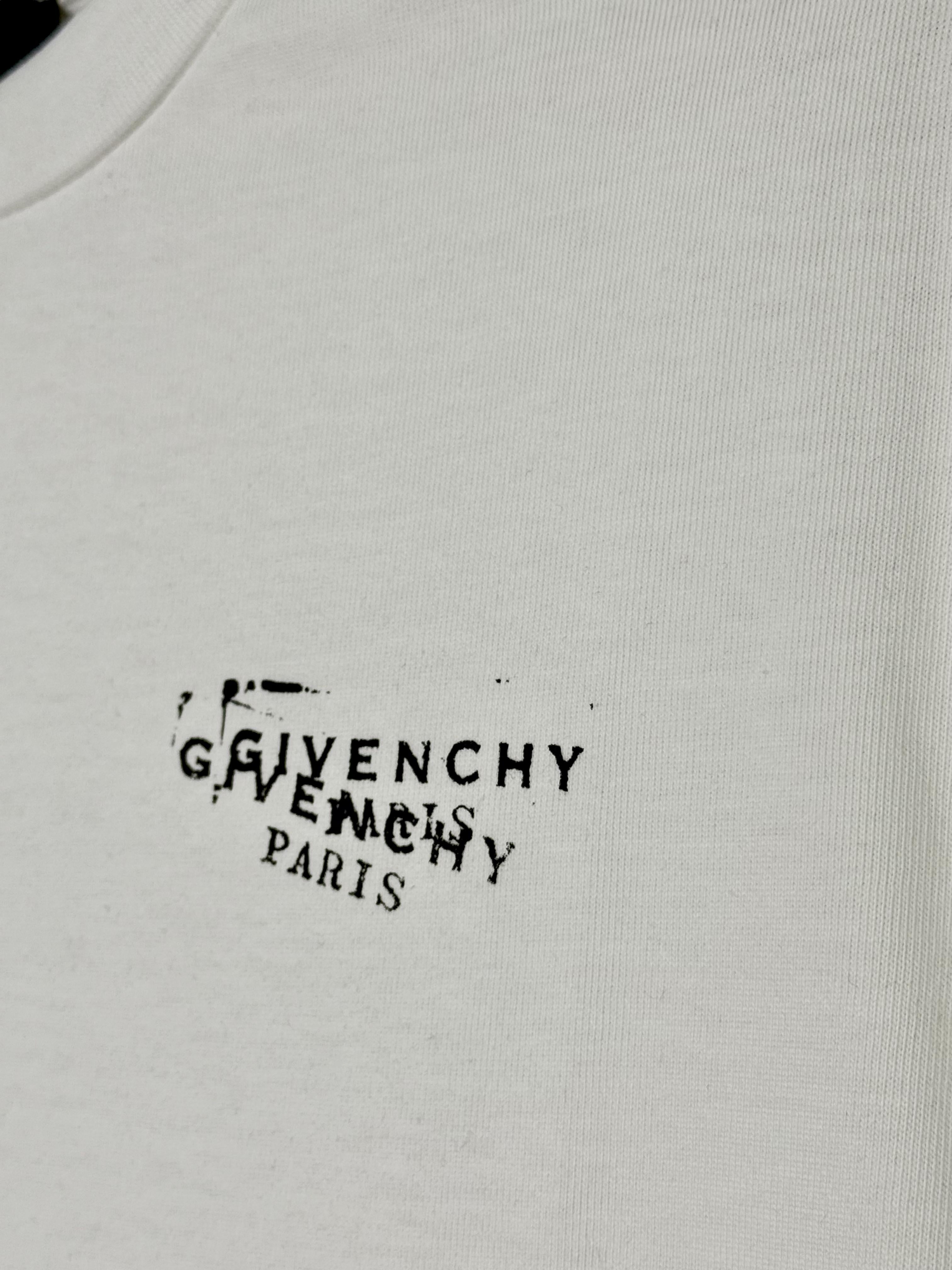 Playera Calidad Alta Givenchy Cuello Redondo