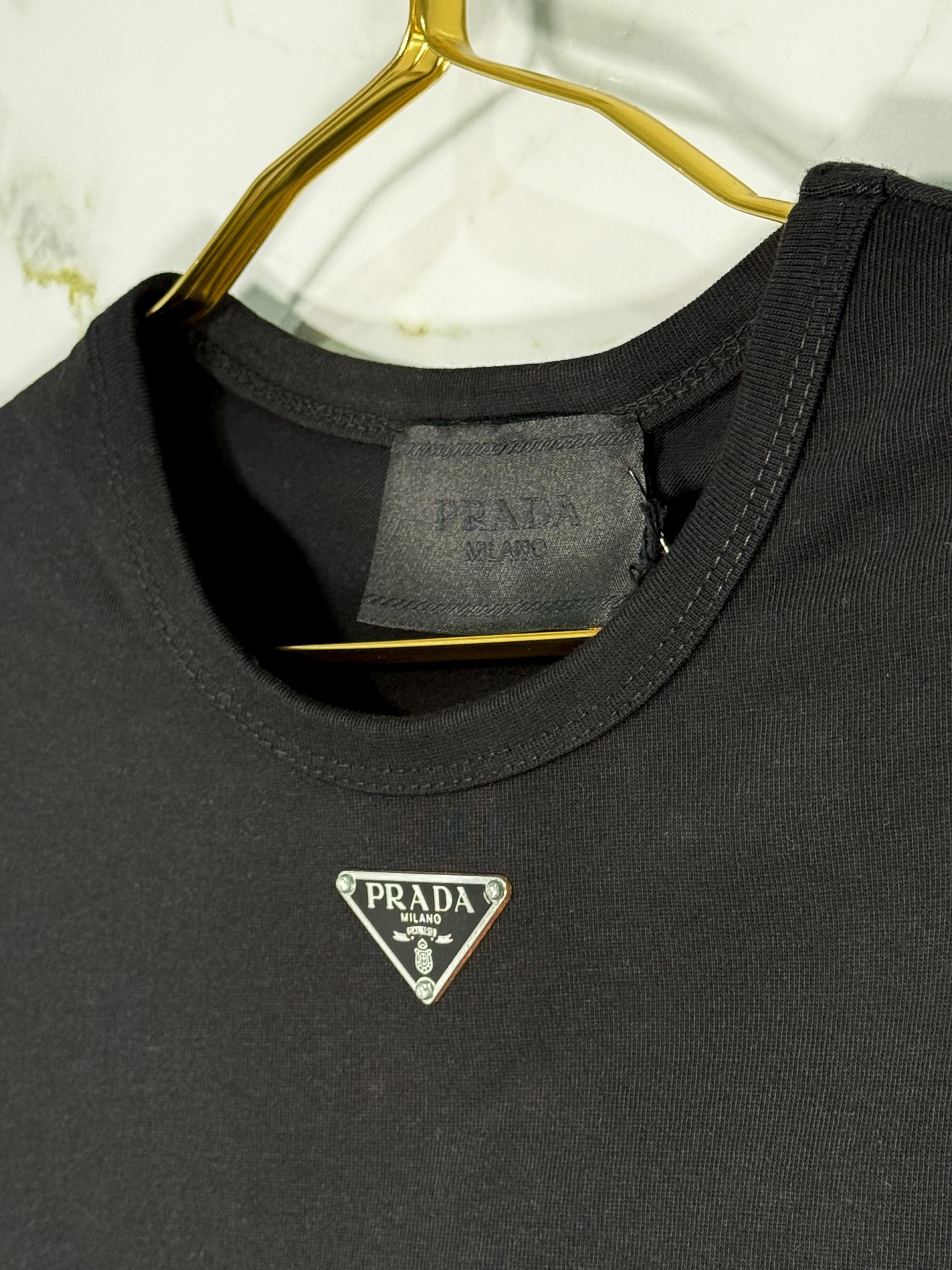 Playera Calidad Alta Prada Cuello Redondo