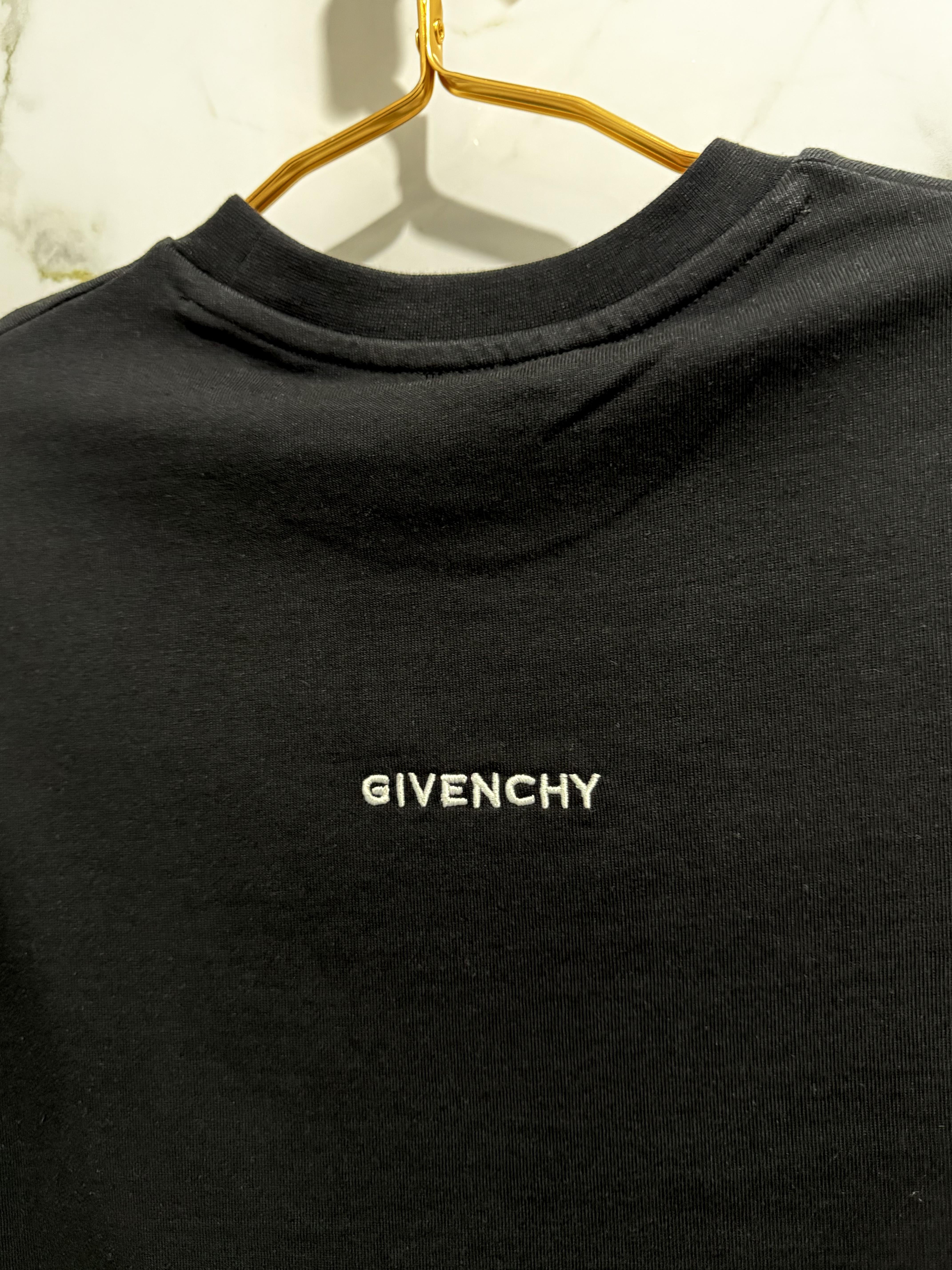 Playera Calidad Alta Givenchy Cuello Redondo