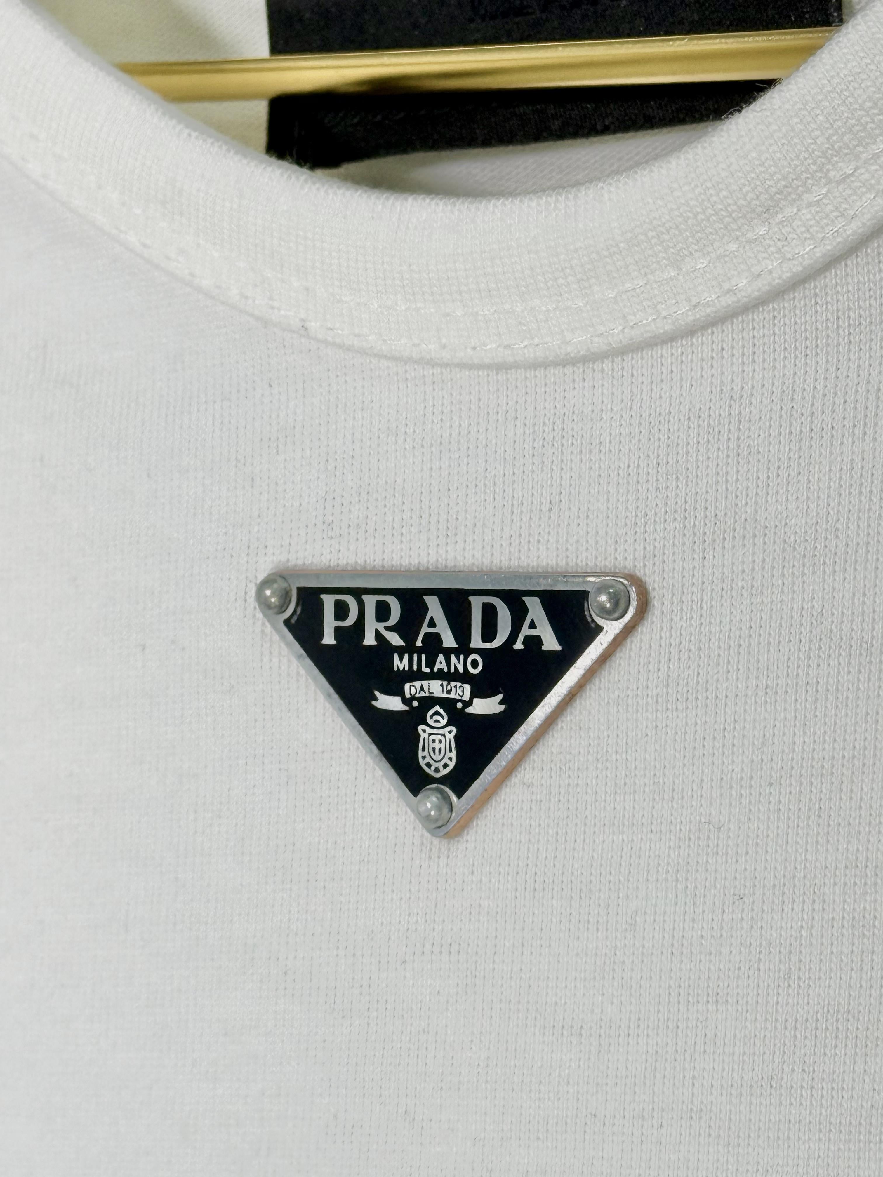 Playera Calidad Alta Prada Cuello Redondo